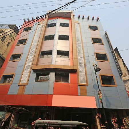 Oyo 10338 Hotel Aadesh Palace Varanasi Exterior foto