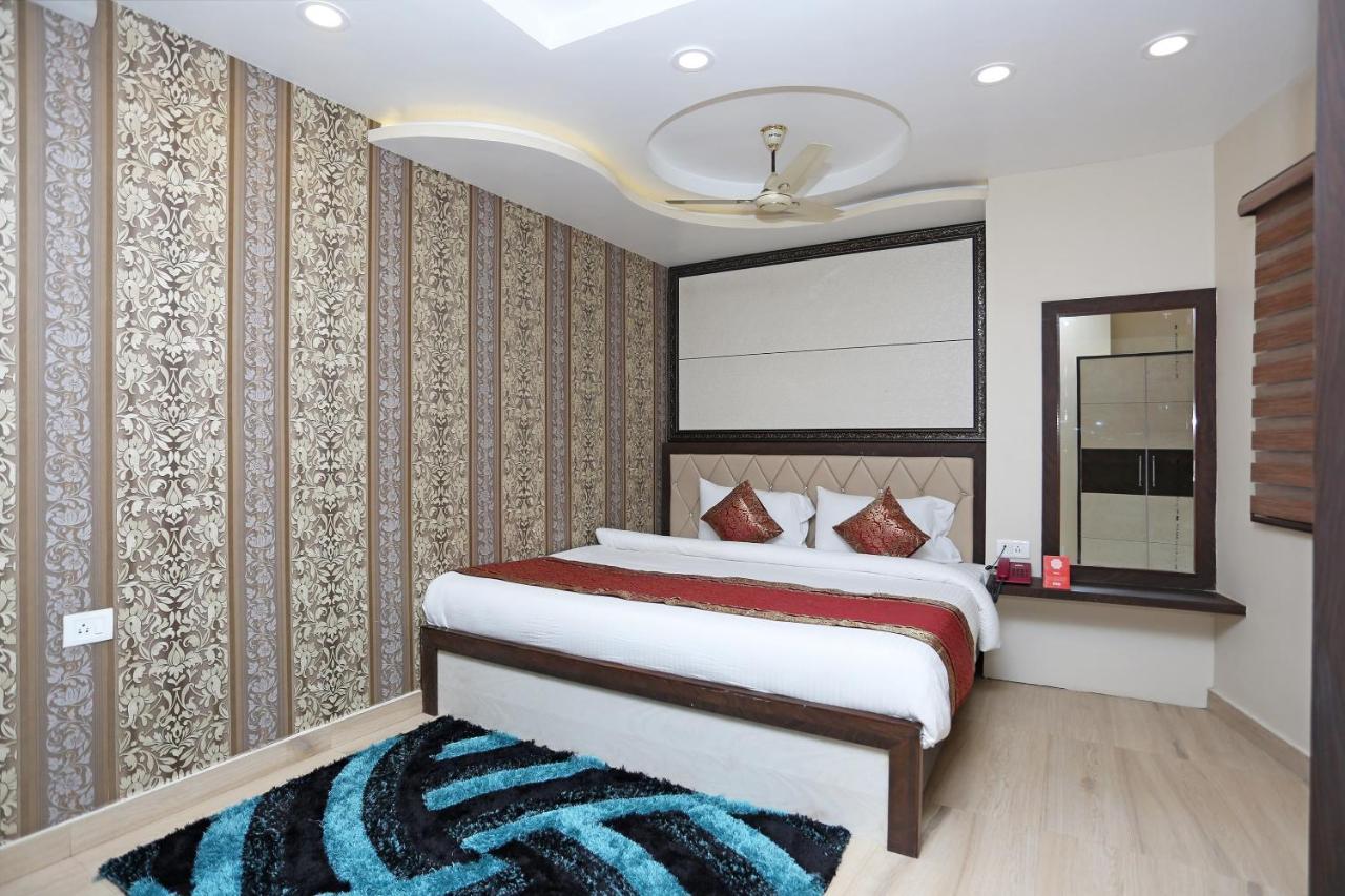 Oyo 10338 Hotel Aadesh Palace Varanasi Exterior foto