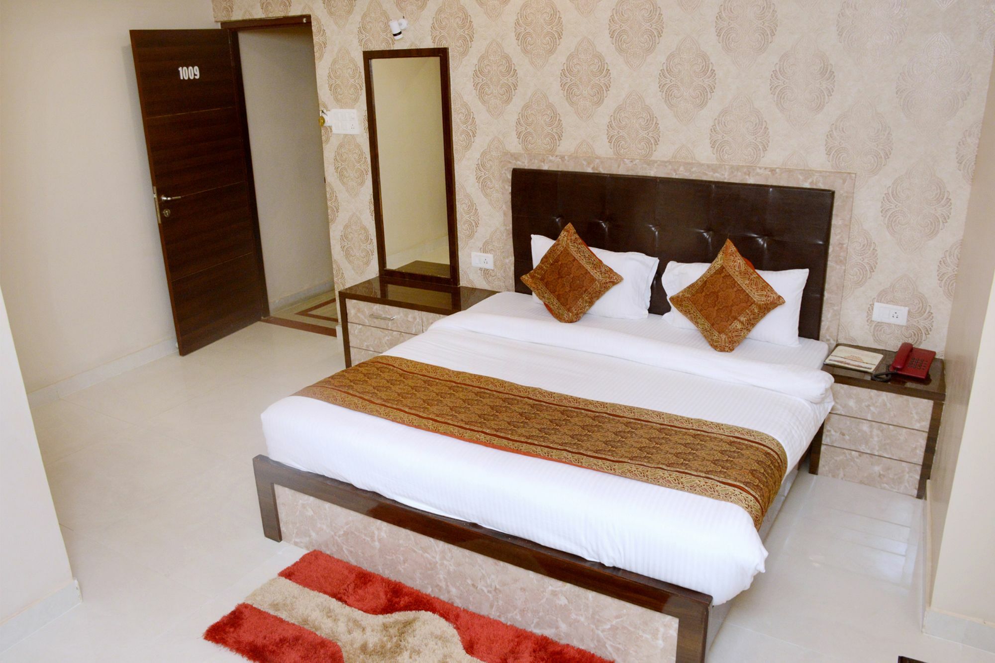 Oyo 10338 Hotel Aadesh Palace Varanasi Exterior foto