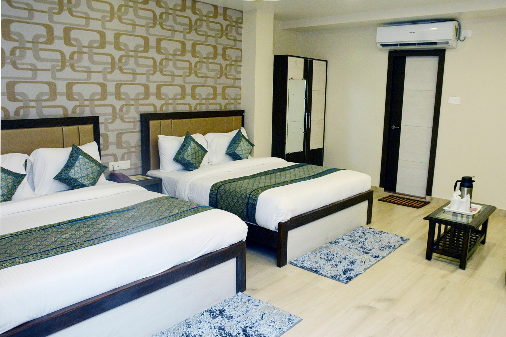 Oyo 10338 Hotel Aadesh Palace Varanasi Exterior foto